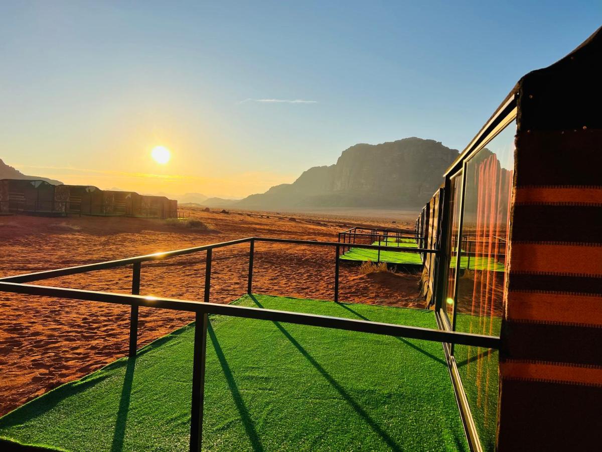 Wadi Rum Shooting Stars Camp Bagian luar foto