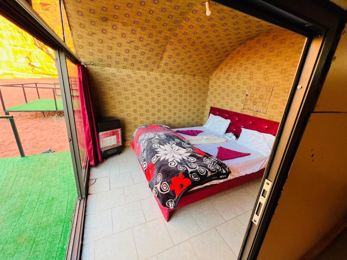 Wadi Rum Shooting Stars Camp Bagian luar foto