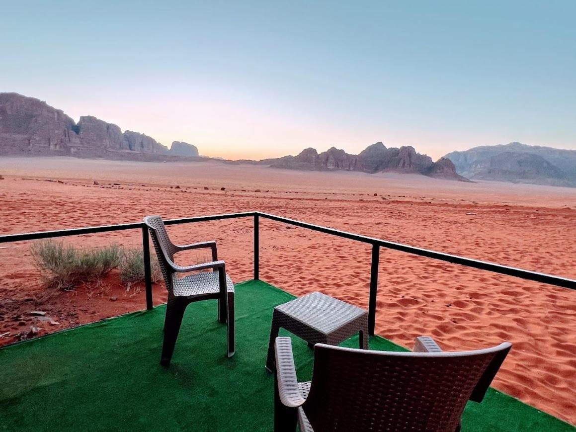 Wadi Rum Shooting Stars Camp Bagian luar foto